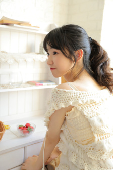 剪开她的衣服内衣视频